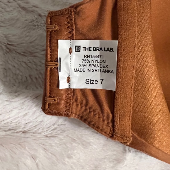 NWOT Bra Lab Amber Rosanna wireless Bra with extra straps and back strap, size 7 - Picture 2 of 7